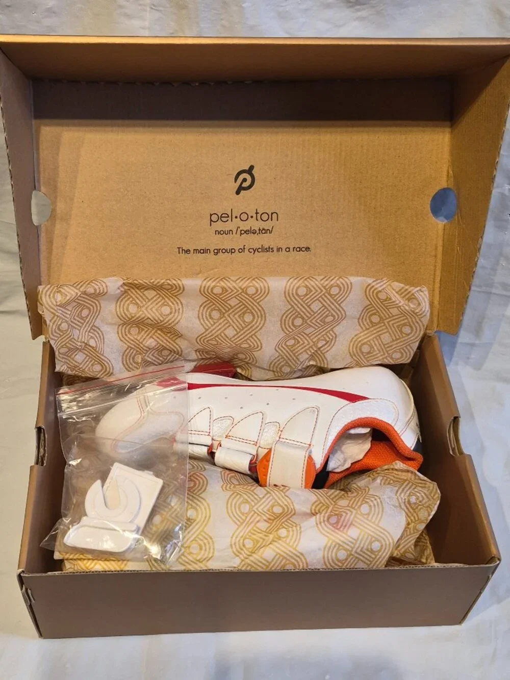 NEW In Box Peloton Womens 7.5 PL-SH-01 Women's Indoor Cycling Shoes With Cleats